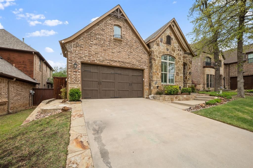 Photo of 305 Matthew Avenue, Denton, TX 76210 (MLS # 21245982)