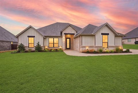 Photo of 2714 Village Road, Granbury, TX 76049 (MLS # 21321100)