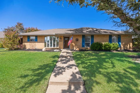 Photo of 1931 Robin Meadow Drive, Carrollton, TX 75007 (MLS # 21392498)