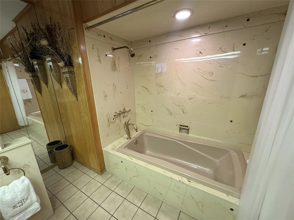 1.517 Acres more or less, Block 3421, T.E.&L. Co. - Residential