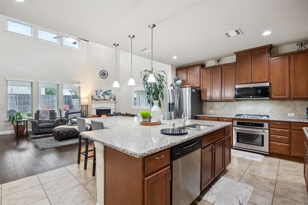 2221 Petunia Lane