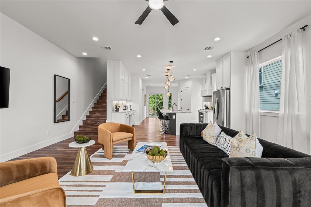 1021 Mobile Street