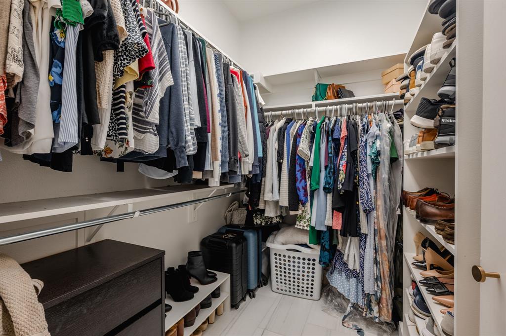 Thirty9thirty Condos - Residential