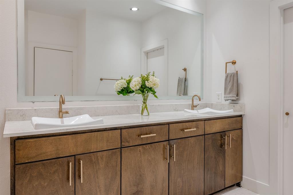 Thirty9thirty Condos - Residential