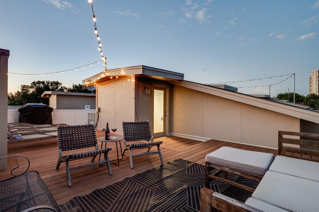 Thirty9thirty Condos - Residential