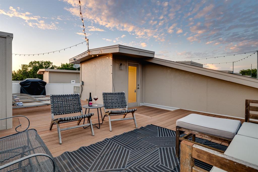 Thirty9thirty Condos - Residential