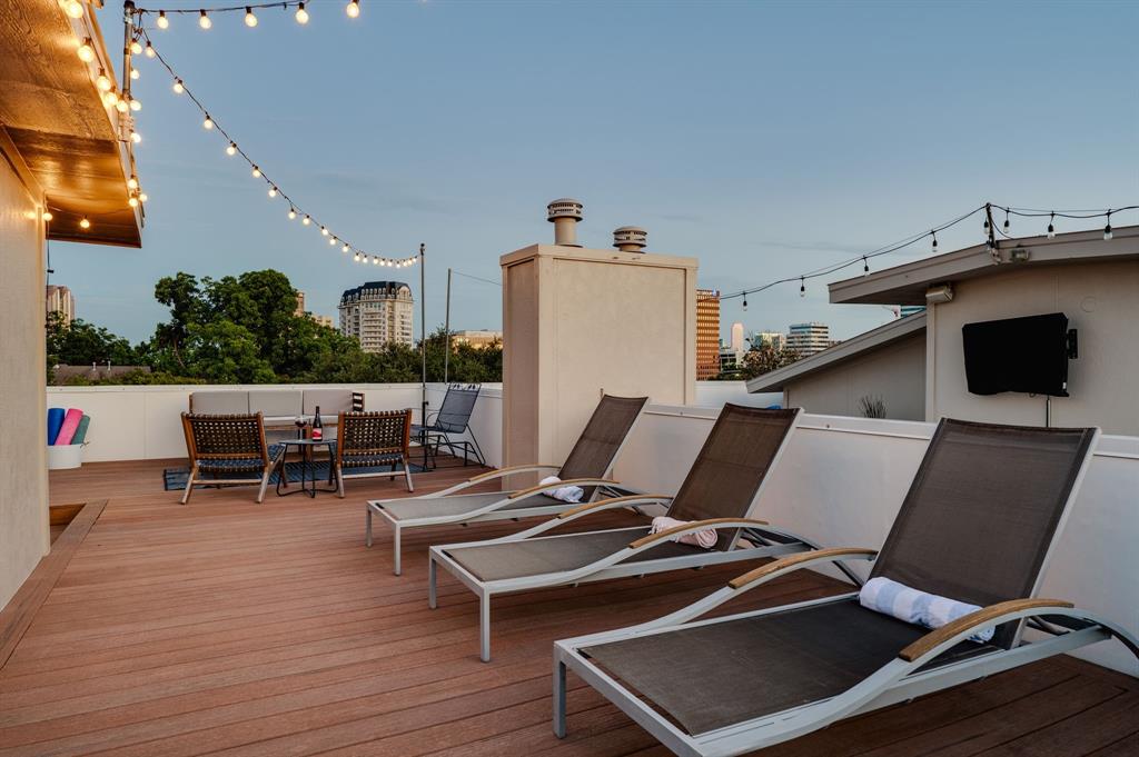 Thirty9thirty Condos - Residential