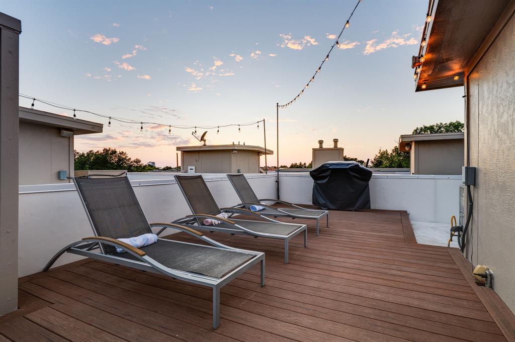 Thirty9thirty Condos - Residential