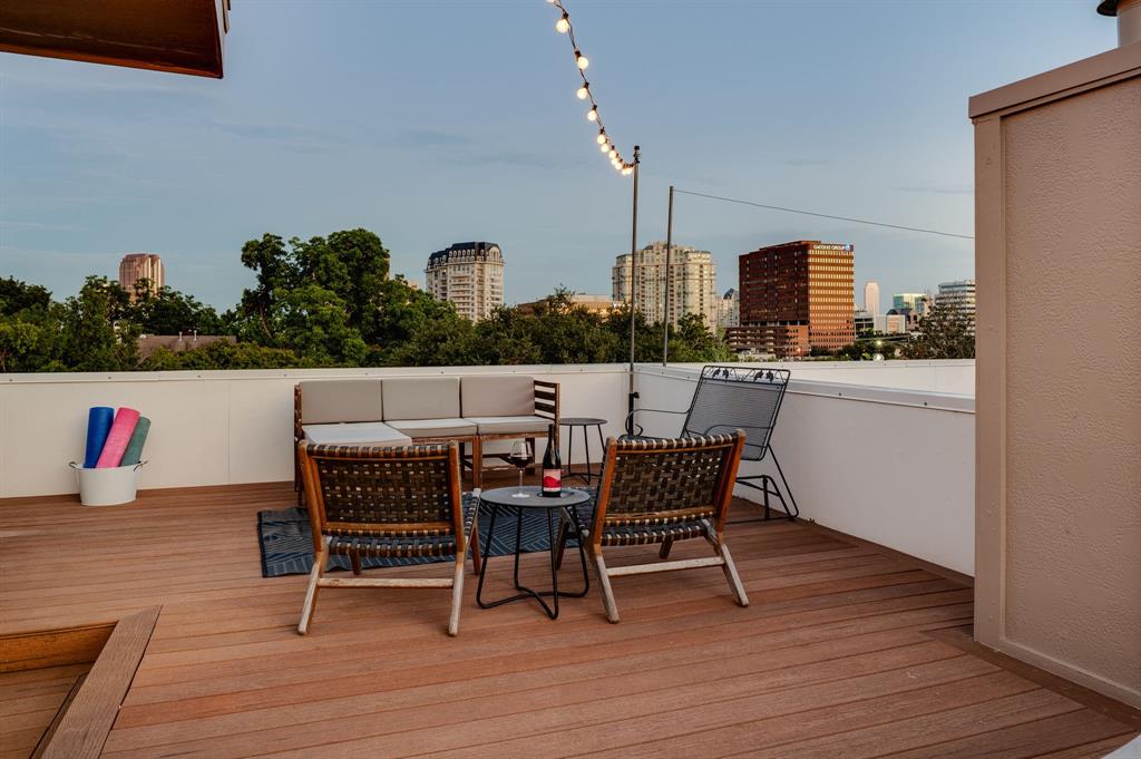 Thirty9thirty Condos - Residential