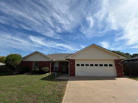 Photo of 1360 26th Street NE, Paris, TX 75460 (MLS # 21421138)