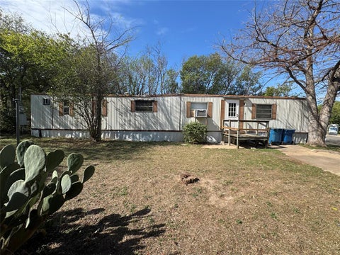 Photo of 106 Saddle Horn Drive, Hewitt, TX 76643 (MLS # 21422468)