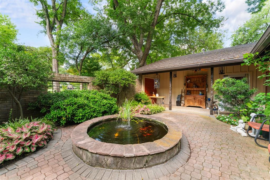 1110 Green Valley