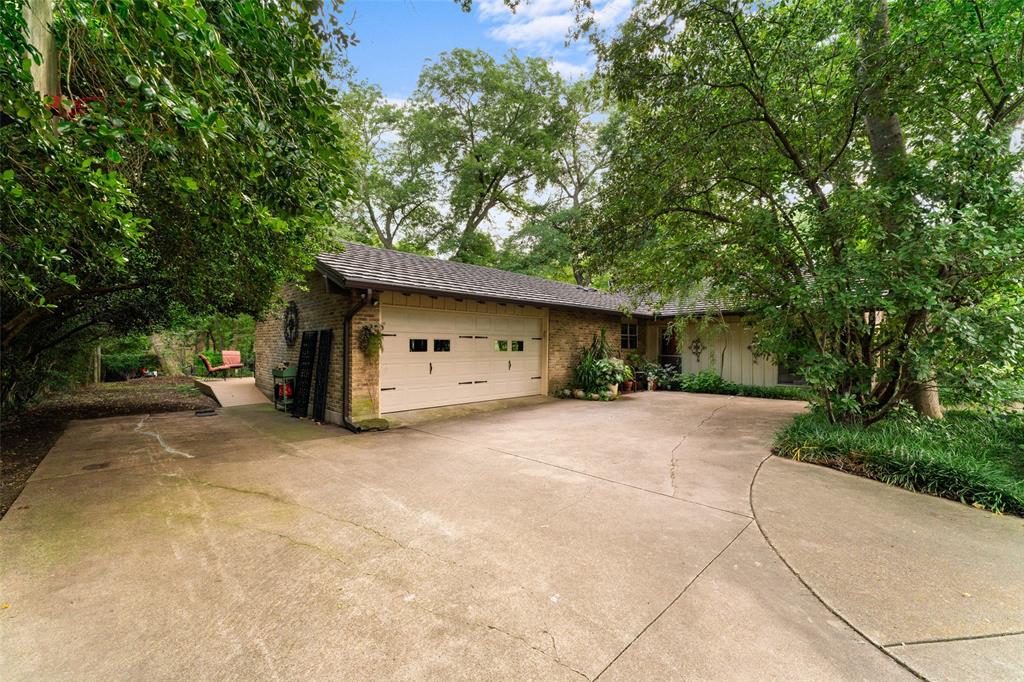 1110 Green Valley