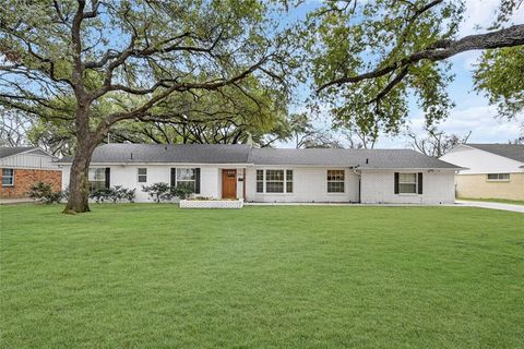 3028 Lavita Lane Farmers Branch TX 75234