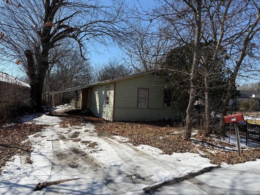 CALLING ALL INVESTORS! THIS 3 BEDROOM, 1 BATH IS IN A PRIME LOCATION AND JUST MINUTES FROM HWY 35. OWNER HAS STARTED BRINGING THIS HOME DOWN TO IT'S BARE BONES FOR RENOVATION. HAS A LARGE BACKYARD AND HAS GREAT POTENTIAL FOR THE RIGHT BUYER.