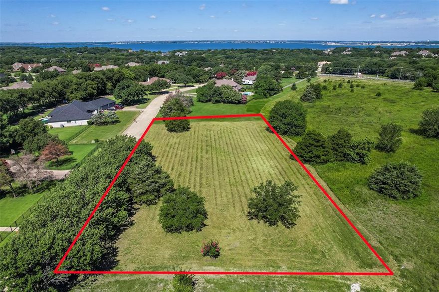 Rare opportunity in Heath! This beautiful 1-acre lot is ready for you to build your home — no HOA 
restrictions to limit your vision. Enjoy peaceful country living with mature trees, plenty of space for your 
custom build, shop, or pool. Create the lifestyle you want in this sought-after area. Minutes from Lake Ray 
Hubbard, schools, shopping, and dining.  Don’t miss this chance to own a piece of Heath