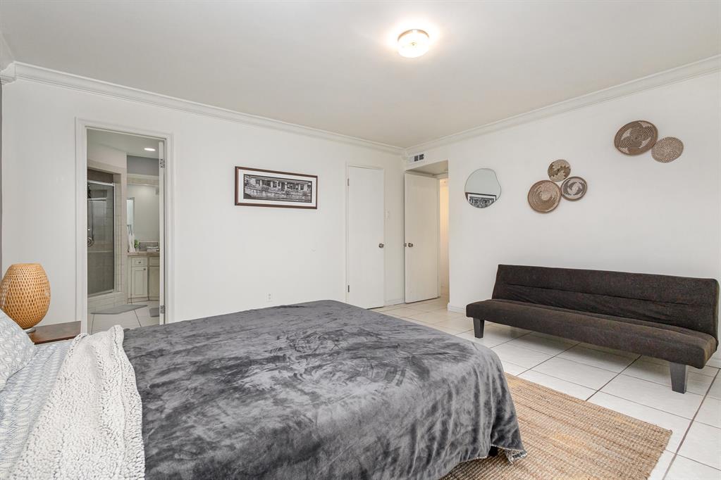 Les Chateaux Condo - Residential