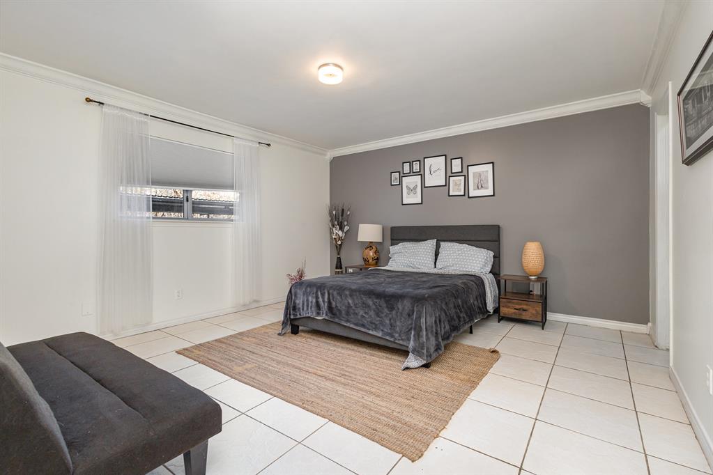 Les Chateaux Condo - Residential