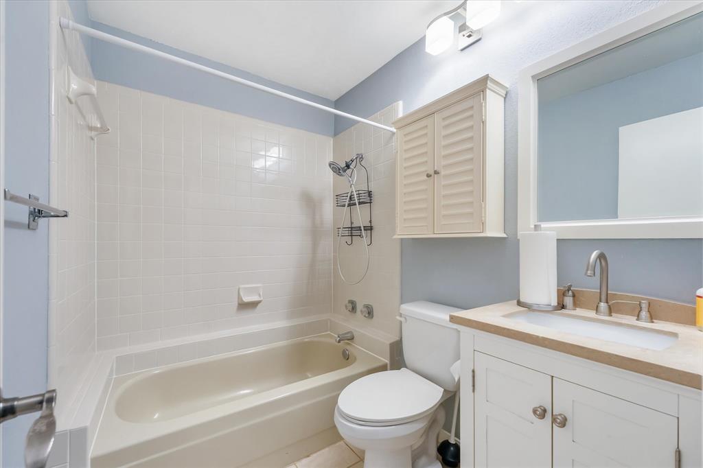 Cloisters Condo The - Residential Lease