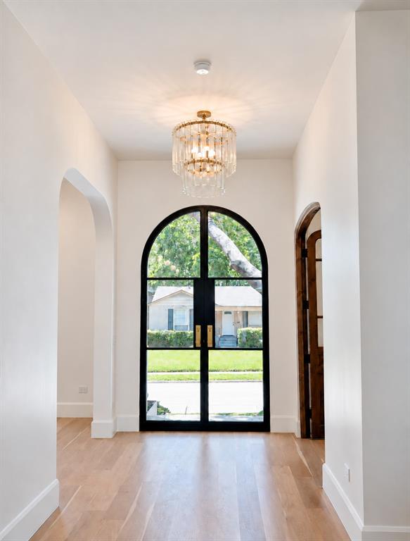 7327 Casa Loma Avenue