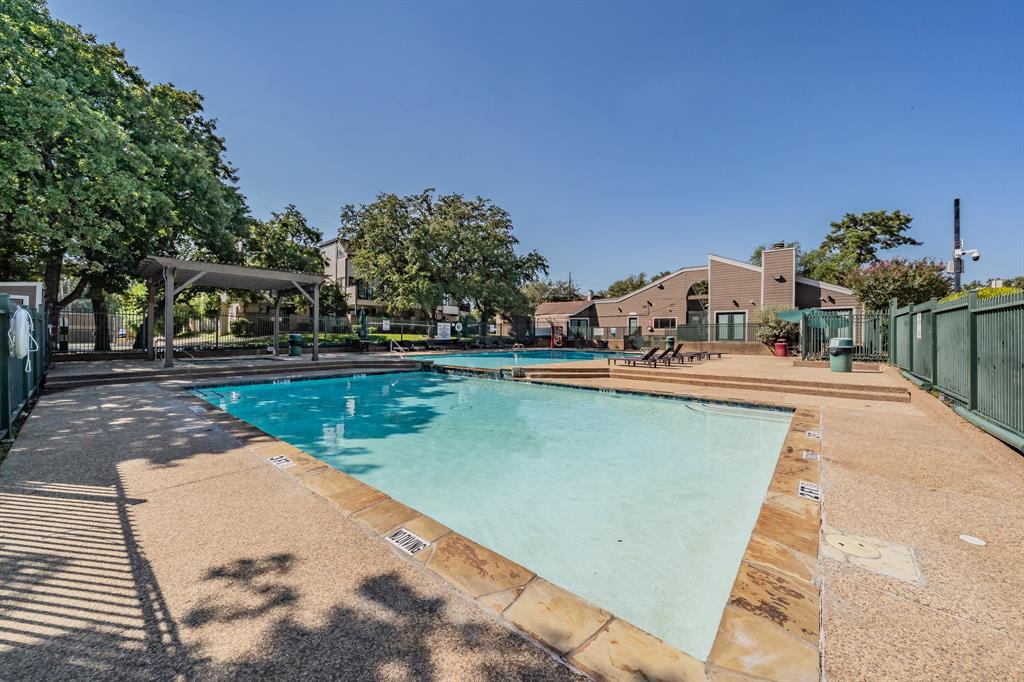 Arlington Oaks Condo - Residential