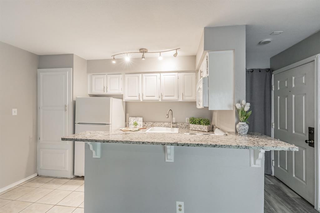 Arlington Oaks Condo - Residential