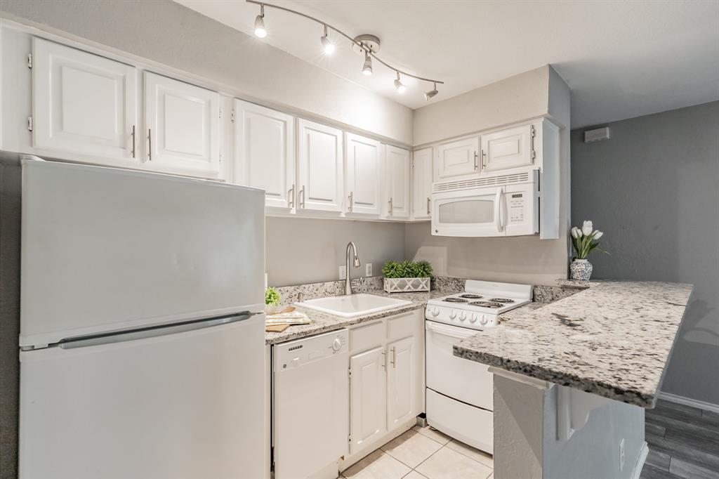 Arlington Oaks Condo - Residential