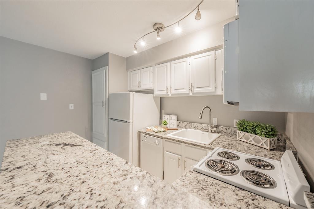 Arlington Oaks Condo - Residential