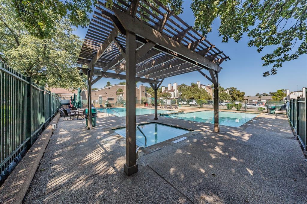 Arlington Oaks Condo - Residential