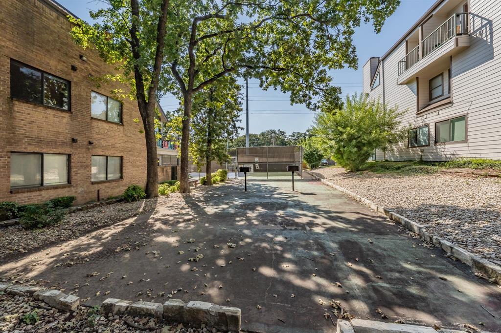 Arlington Oaks Condo - Residential