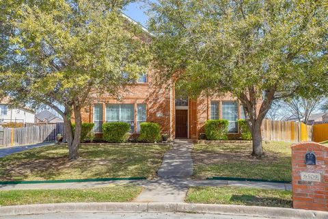 Photo of 6509 Nottinghill Court, North Richland Hills, TX 76180 (MLS # 21212774)