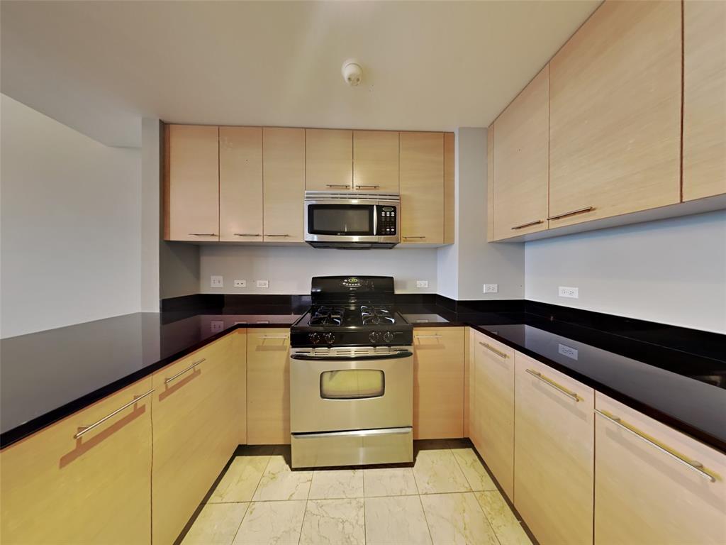 Metropolitan 1200 Main St Condo - Residential Lease