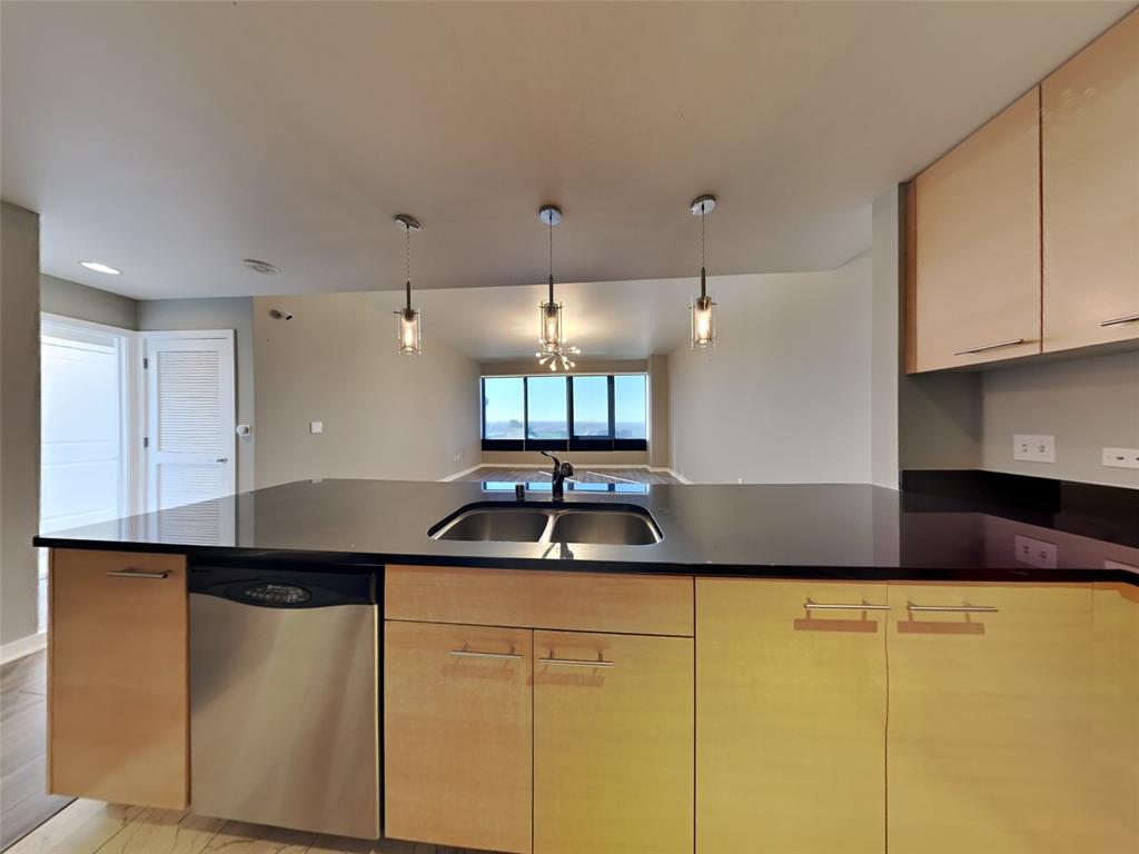 Metropolitan 1200 Main St Condo - Residential Lease