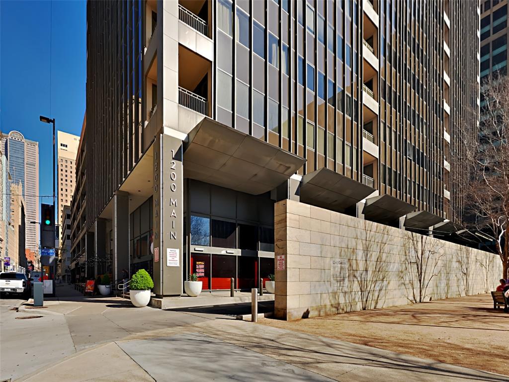 Metropolitan 1200 Main St Condo - Residential Lease