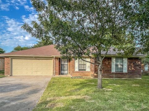 7016 Yorkston Street Watauga TX 76148