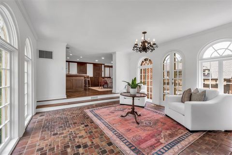 Tiny photo for 8 Westover Road, Westover Hills, TX 76107 (MLS # 20919325)