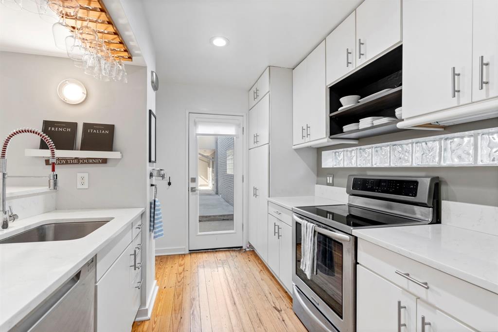 4231 Travis Street 12