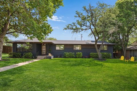 Photo of 4614 Oak Trail, Dallas, TX 75232 (MLS # 21239664)