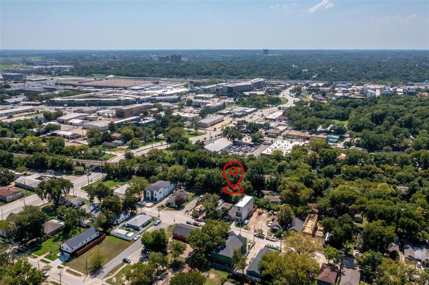 GREAT investment opportunity in the Trinity Groves area. 9 minutes from Downtown Dallas and 3 minutes from major retail on Singleton such as Saint Rocco's, Beto & Son's, Kate Weiser Chocolate Experience, and MORE! Land already meets the minimum requirements to build a home. The sweet spot of an opportunity with tons of new development happening in the area. Can you imagine a rooftop overlooking the skyline? ZONED TOWNHOUSE DISTRICT 3