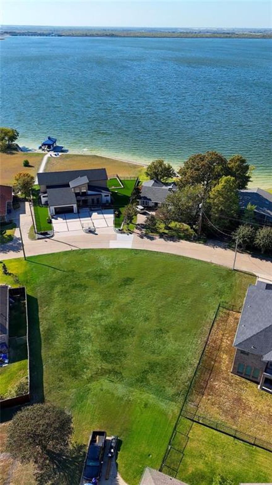 Prime Buildable Lot in Prestigious Heath, TX. This is your chance to own a premium .29 acre lot in one of Heath’s most sought-after neighborhoods. Nestled across Lake Ray Hubbard, this flat, cleared parcel is ready for your custom dream home—with utilities available and easy access to top-rated schools, upscale shopping, and outdoor recreation. Zoned for residential – bring your own builder, Located minutes from Heath Golf & Yacht Club, Lake Ray Hubbard, and I-30.Surrounded by luxury homes and peaceful, well-kept streets. Recent price reduction – motivated seller!
This is one of the few lots left in this highly desirable pocket of Heath. Whether you’re a homeowner ready to build or a builder searching for your next project, this lot checks all the boxes.