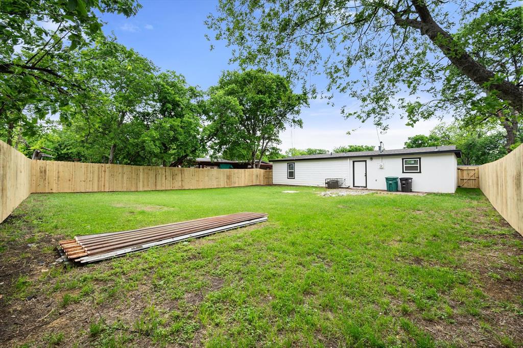 Greeenbriar Addition-FT Worth Block 27 Lot 40 - Residential