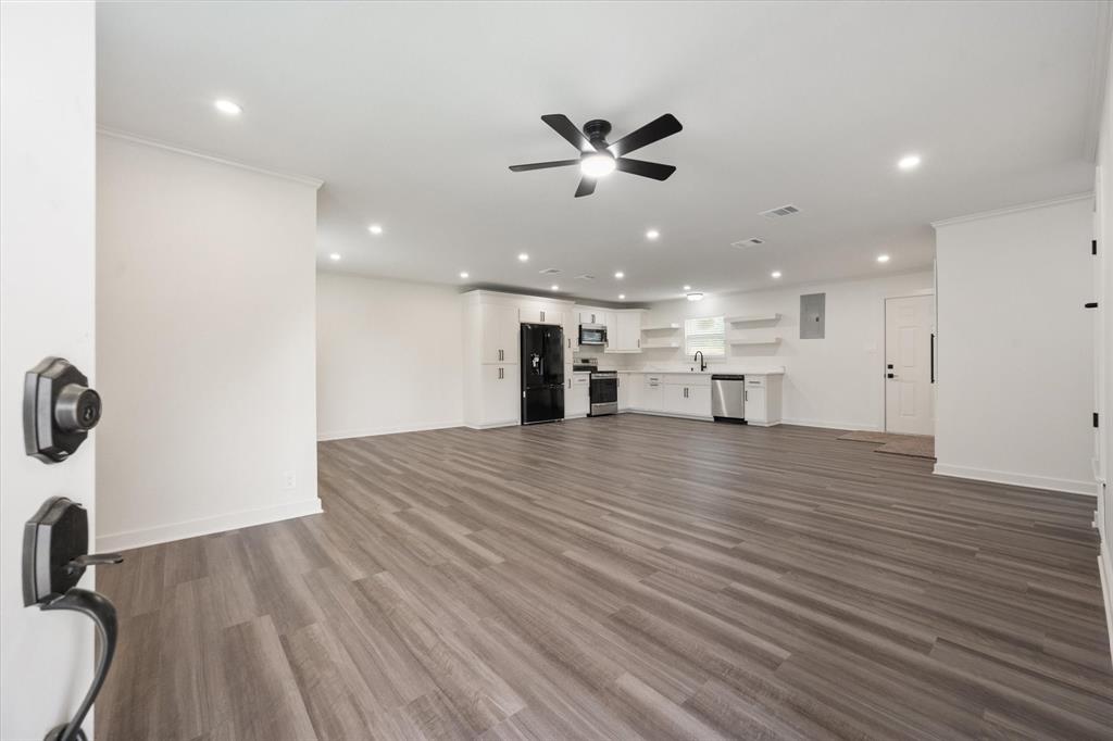 Greeenbriar Addition-FT Worth Block 27 Lot 40 - Residential