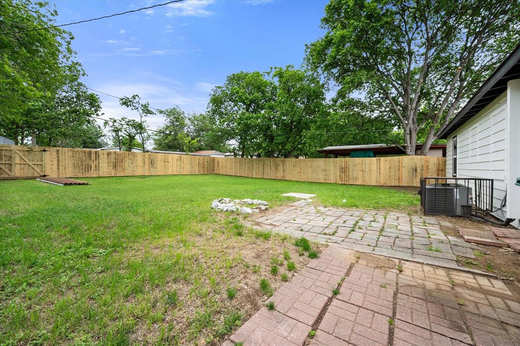 Greeenbriar Addition-FT Worth Block 27 Lot 40 - Residential