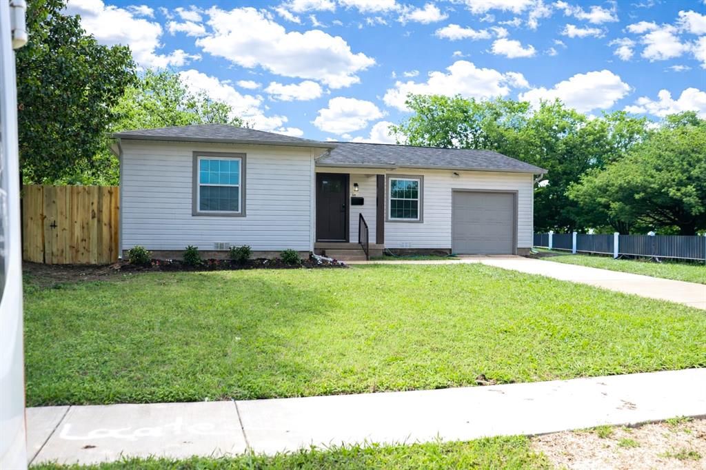 Photo of 309 Brunswick Lane, Mesquite, TX 75149 (MLS # 21243574)