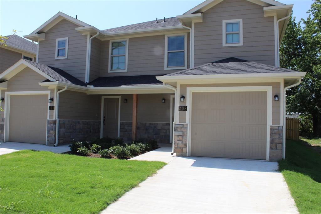 Photo 1 of 18 — 208 W Lake Avenue, Sherman, TX 75090