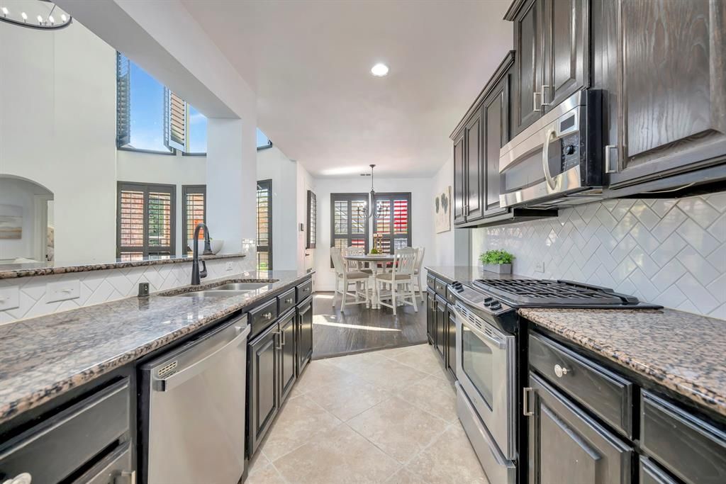 Photo of 824 Oglethorpe Lane, Savannah, TX 76227 (MLS # 21207321)