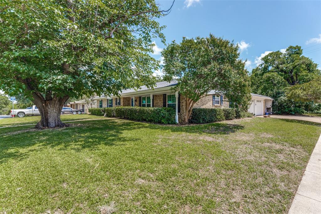 1121 W Redbud Drive
