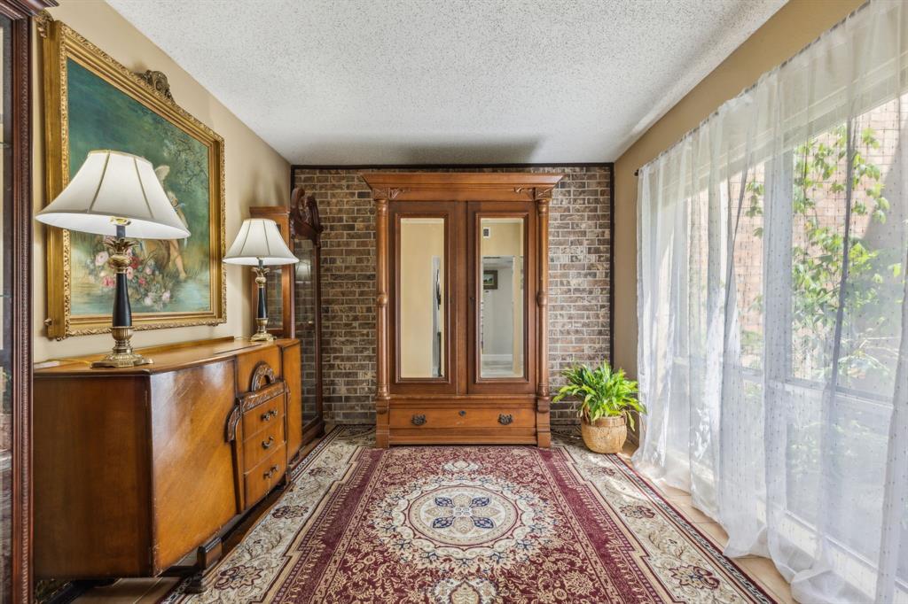 2902 Shady Lake Circle