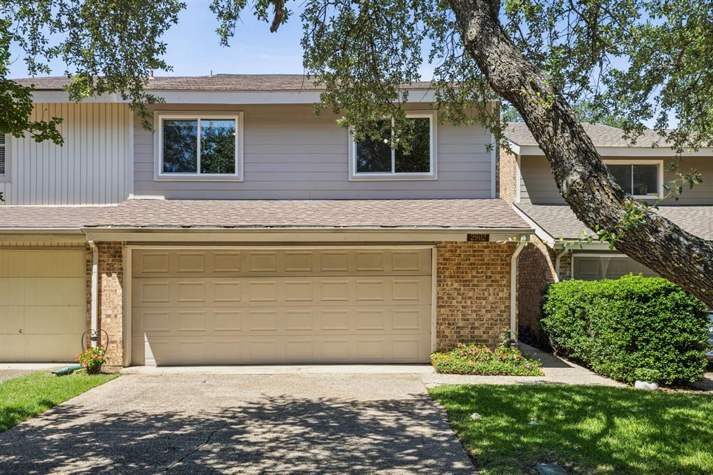 2902 Shady Lake Circle