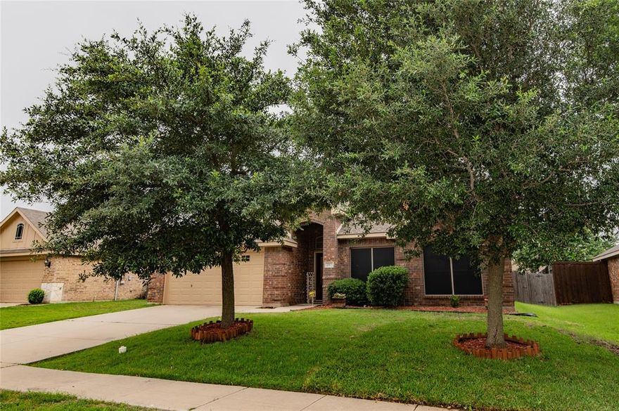 This is one that any Realtor will want to show to their clients. This home is move-in ready as it has been cared for, maintained and upgraded continuosley. Listed as a 3 bedroom but could easily be 5 bedrooms. Huge 19x23 Flex space upstairs with a bathroom and an office downstairs gives this home flexibility. Hand-scraped wood flooring in entry, granite countertops in kitchen, large master bedroom and great decorator touches throughout. Walking distance to Felty Elementary as well as the new amenities center.